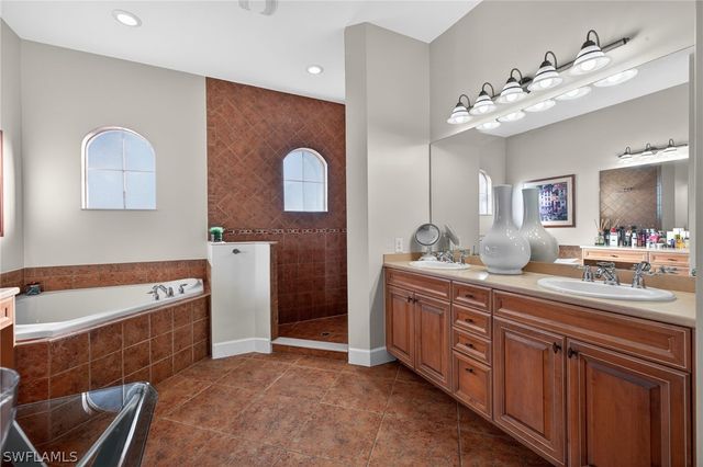 12095 WICKLOW LN, Naples, FL 34120