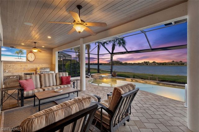 12095 WICKLOW LN, Naples, FL 34120