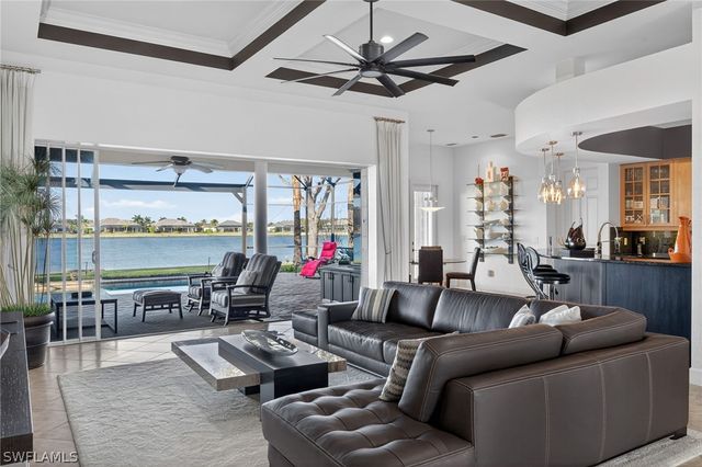 12095 WICKLOW LN, Naples, FL 34120