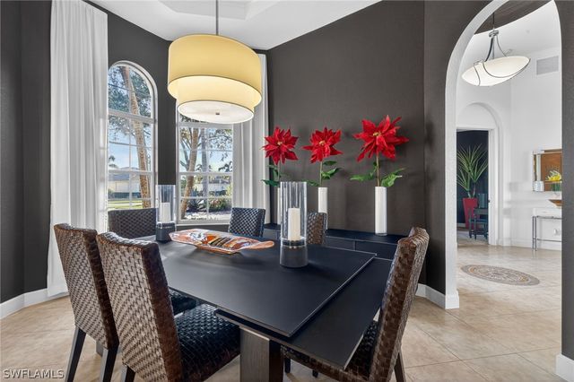 12095 WICKLOW LN, Naples, FL 34120