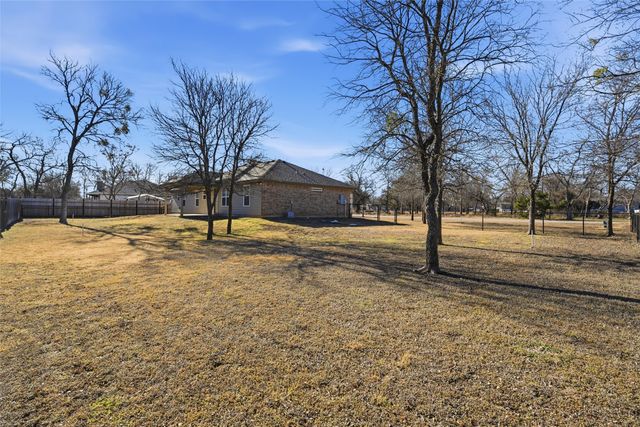 37 Buckskin Loop, Morgans Point Resort, TX 76513
