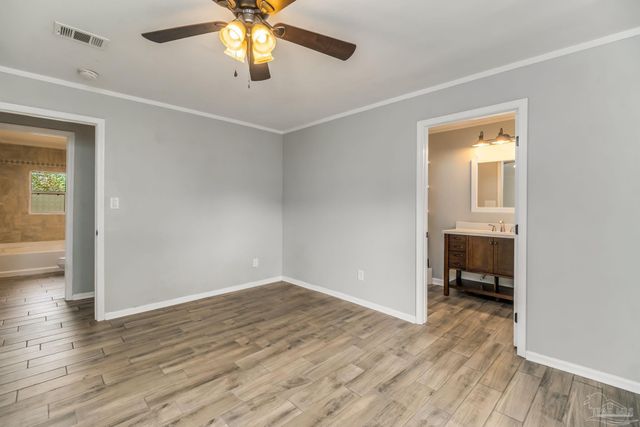 5788 Washington St, Milton, FL 32570