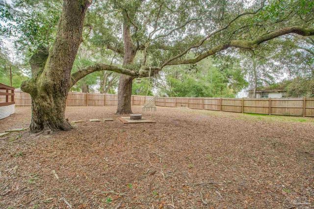 5788 Washington St, Milton, FL 32570