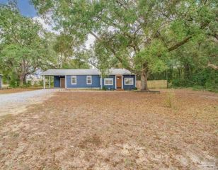 5788 Washington St, Milton, FL 32570