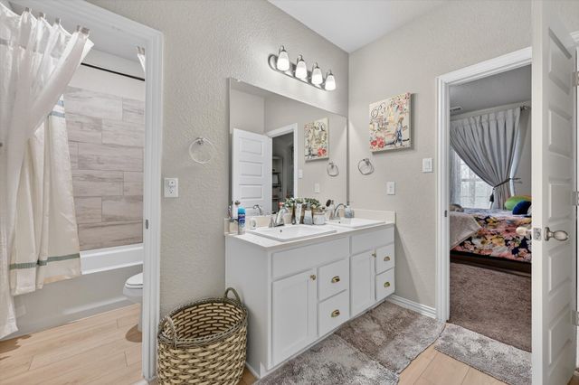 2814 Grand Lookout Lane, Arlington, TX 76001