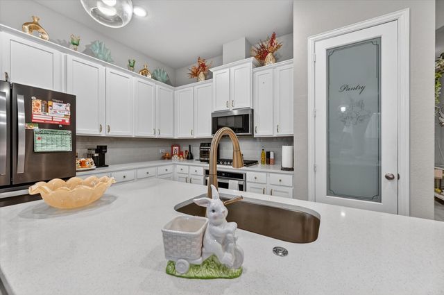 2814 Grand Lookout Lane, Arlington, TX 76001