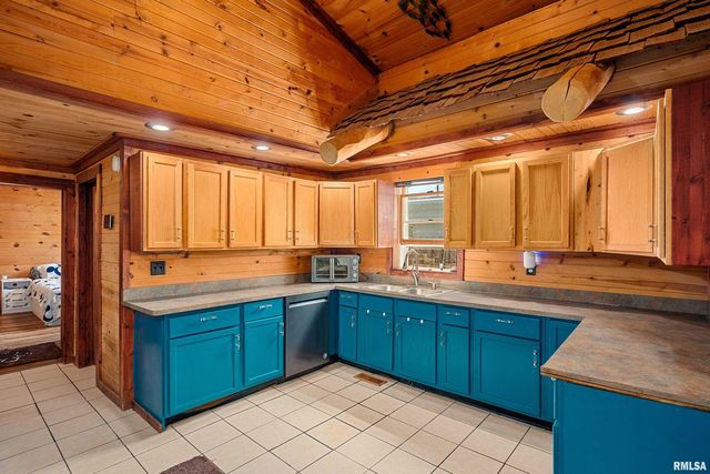 135 BESSLER LAKE Drive, Groveland, IL 61535