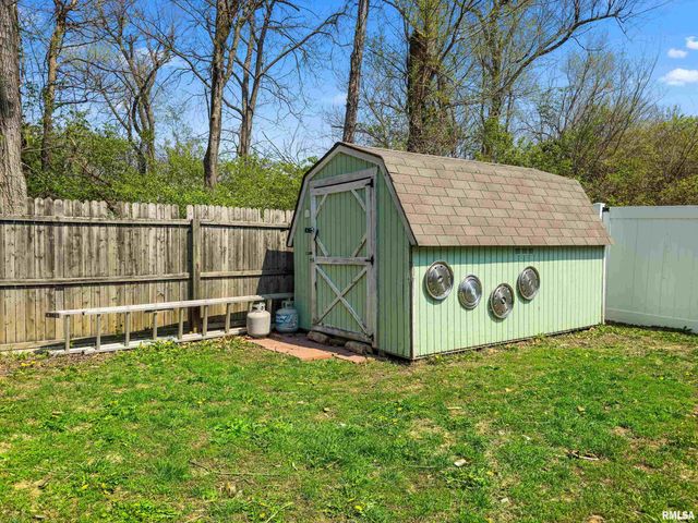 135 BESSLER LAKE Drive, Groveland, IL 61535