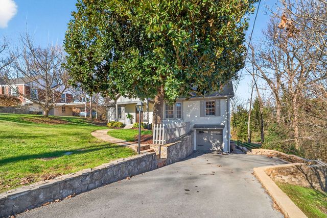 1116 Brookmeade Dr, Nashville, TN 37204