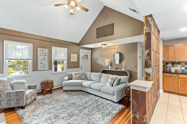 3 Faria Farm Rd, Berkley, MA 02779