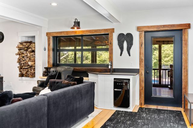 3 Faria Farm Rd, Berkley, MA 02779