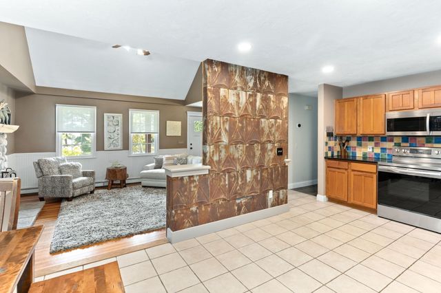 3 Faria Farm Rd, Berkley, MA 02779