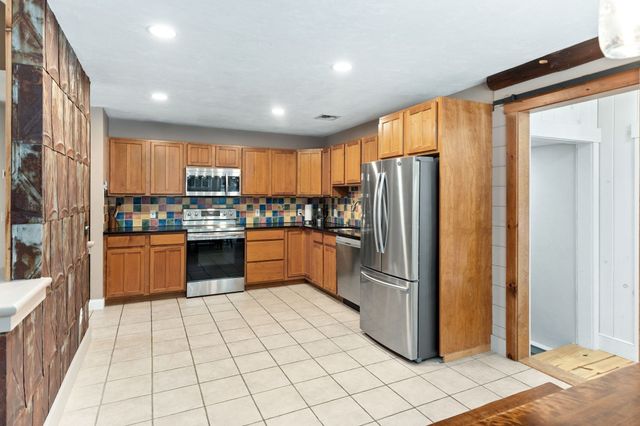 3 Faria Farm Rd, Berkley, MA 02779