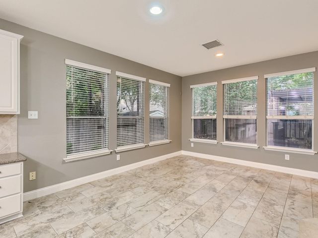 27 W Prairie Dawn Circle, The Woodlands, TX 77385