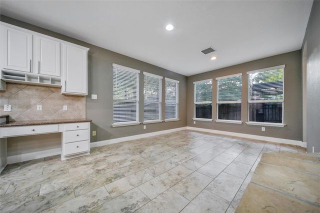 27 W Prairie Dawn Circle, The Woodlands, TX 77385