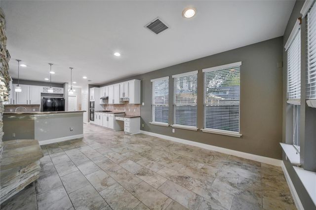 27 W Prairie Dawn Circle, The Woodlands, TX 77385