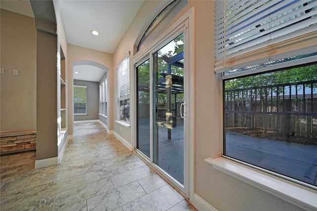27 W Prairie Dawn Circle, The Woodlands, TX 77385