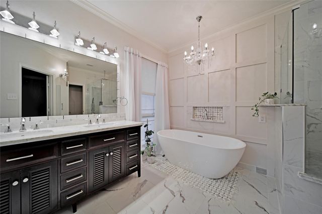 27 W Prairie Dawn Circle, The Woodlands, TX 77385