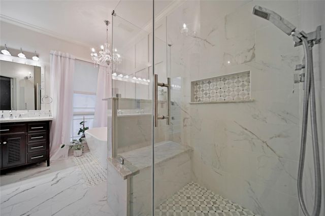 27 W Prairie Dawn Circle, The Woodlands, TX 77385