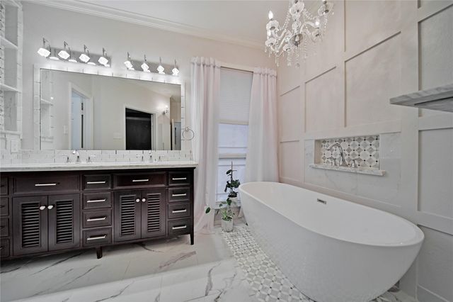 27 W Prairie Dawn Circle, The Woodlands, TX 77385