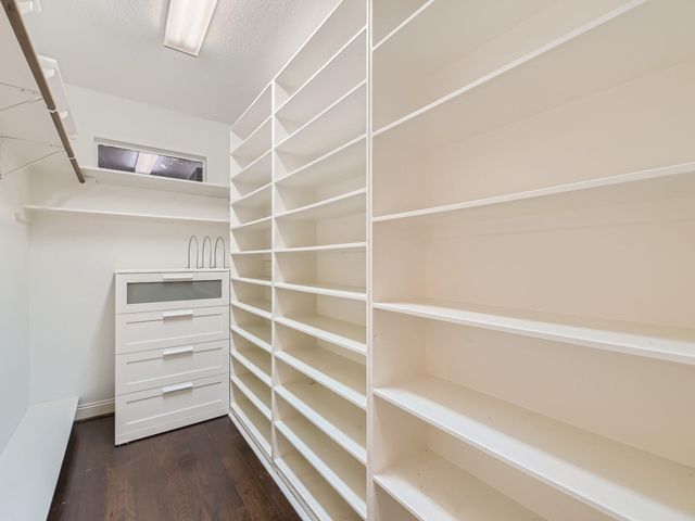 27 W Prairie Dawn Circle, The Woodlands, TX 77385