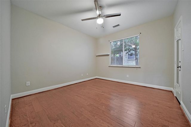 27 W Prairie Dawn Circle, The Woodlands, TX 77385