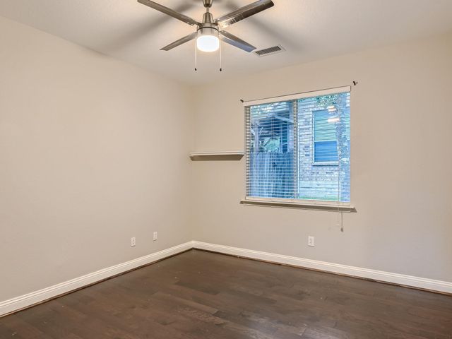 27 W Prairie Dawn Circle, The Woodlands, TX 77385