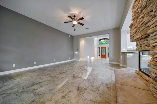 27 W Prairie Dawn Circle, The Woodlands, TX 77385