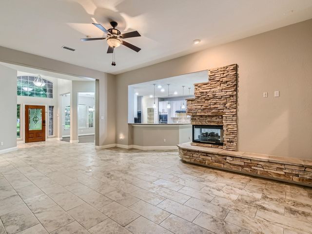 27 W Prairie Dawn Circle, The Woodlands, TX 77385