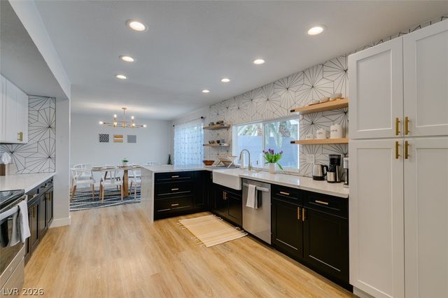 2000 Springview Drive, Las Vegas, NV 89146