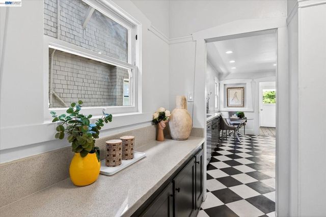 3103 Central Ave, Alameda, CA 94501