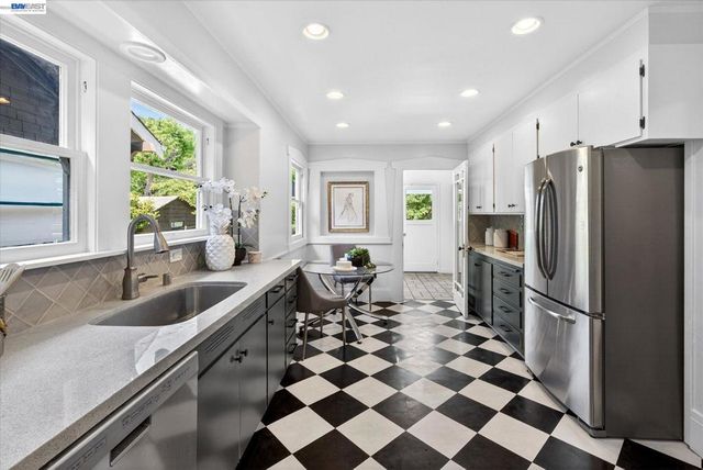 3103 Central Ave, Alameda, CA 94501