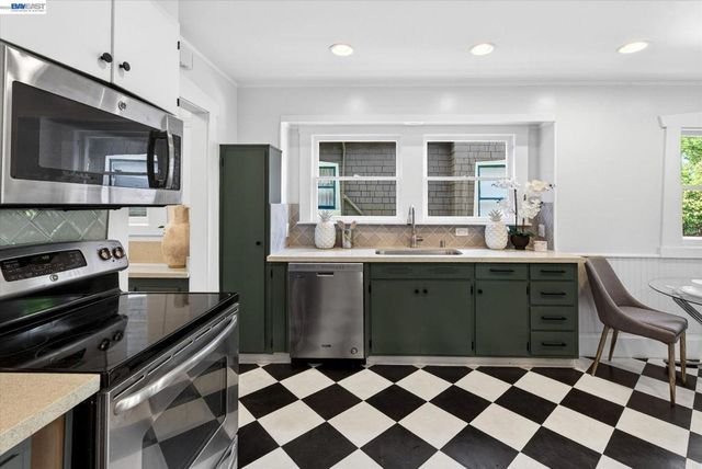 3103 Central Ave, Alameda, CA 94501