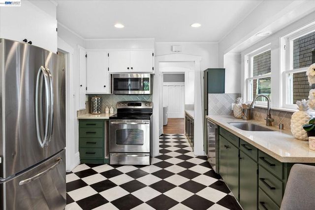 3103 Central Ave, Alameda, CA 94501