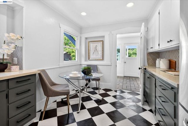 3103 Central Ave, Alameda, CA 94501