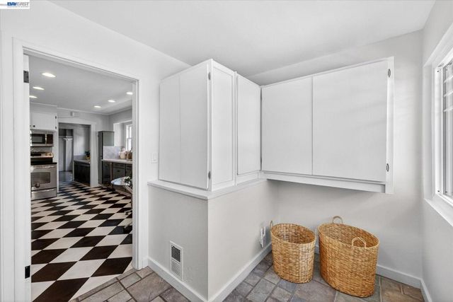 3103 Central Ave, Alameda, CA 94501