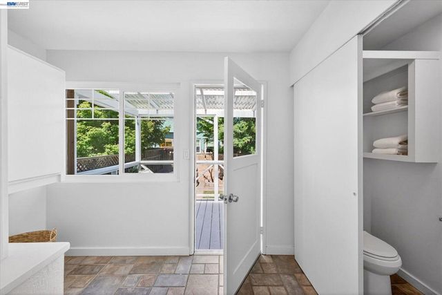 3103 Central Ave, Alameda, CA 94501