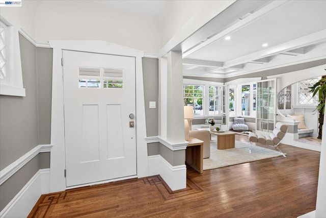 3103 Central Ave, Alameda, CA 94501