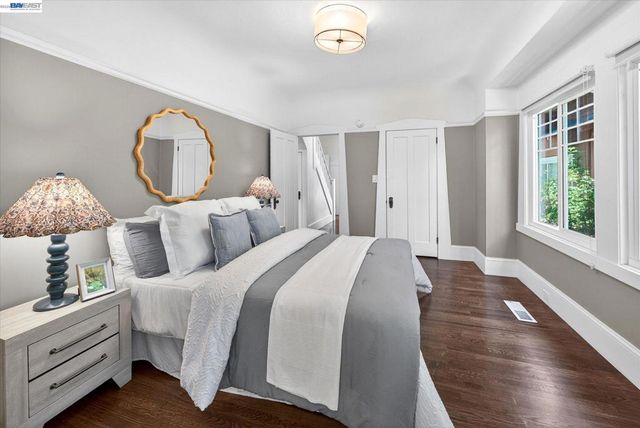 3103 Central Ave, Alameda, CA 94501