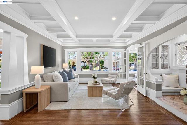 3103 Central Ave, Alameda, CA 94501