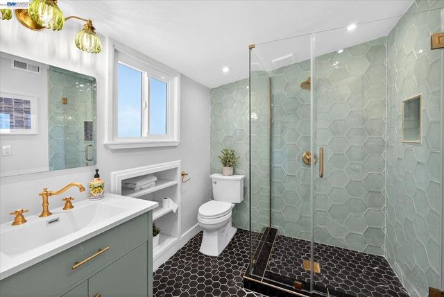 3103 Central Ave, Alameda, CA 94501
