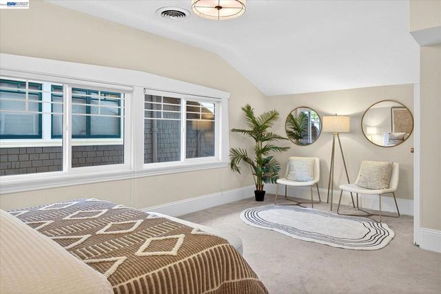 3103 Central Ave, Alameda, CA 94501