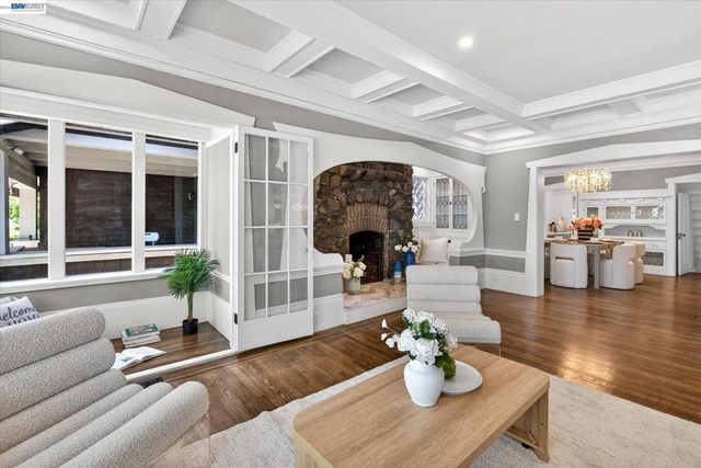 3103 Central Ave, Alameda, CA 94501