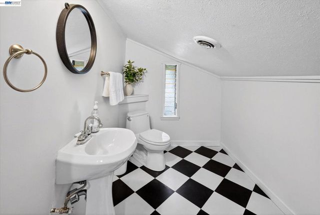 3103 Central Ave, Alameda, CA 94501