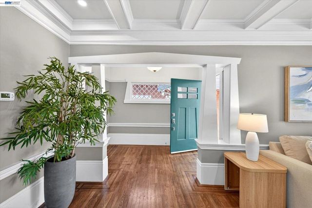 3103 Central Ave, Alameda, CA 94501