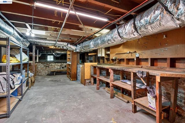 3103 Central Ave, Alameda, CA 94501