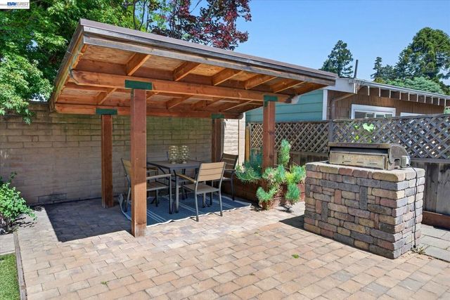 3103 Central Ave, Alameda, CA 94501