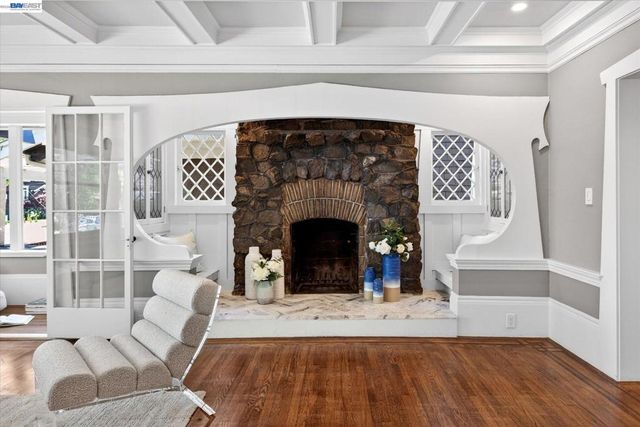 3103 Central Ave, Alameda, CA 94501
