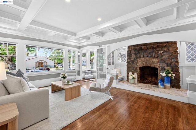 3103 Central Ave, Alameda, CA 94501