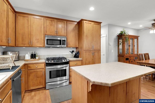 3730 Hemlock Pl SE, Albany, OR 97322